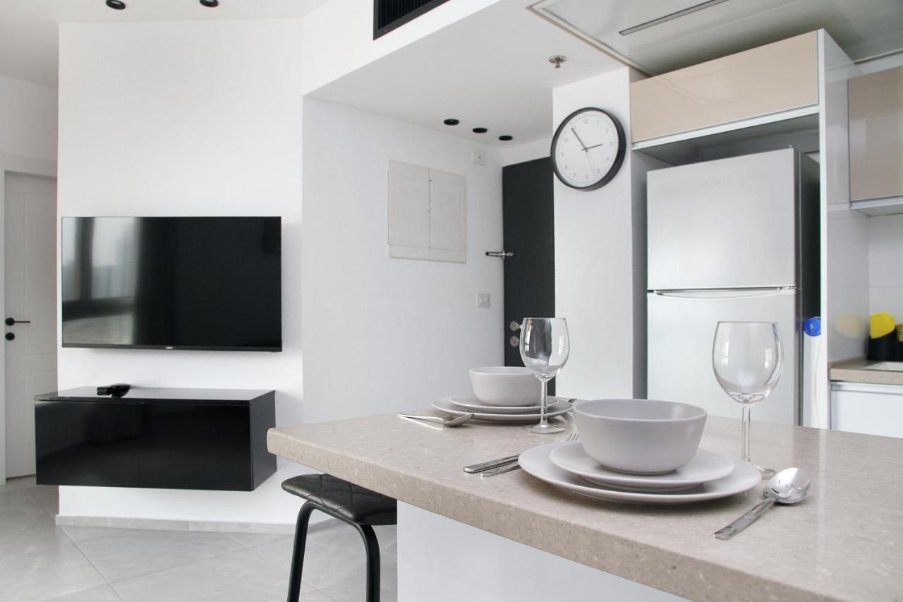 Apartments4You Leonardo 17 バト・ヤム エクステリア 写真