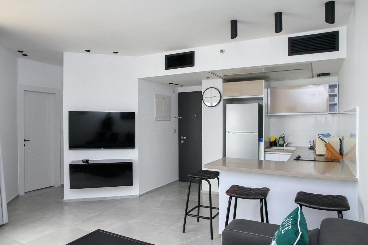 Apartments4You Leonardo 17 バト・ヤム エクステリア 写真